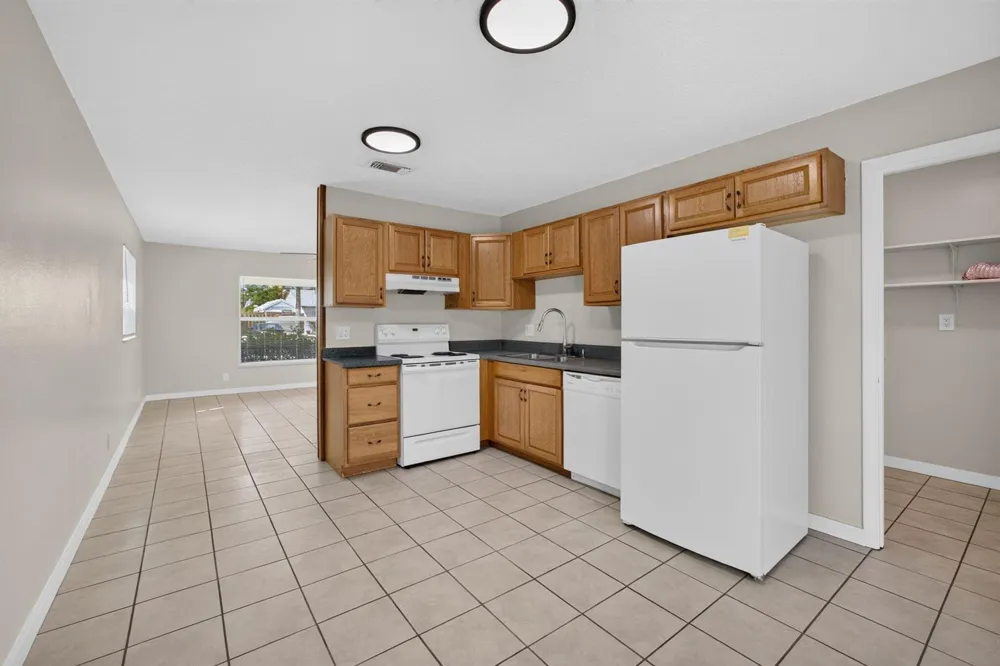 8697 SE HOBE RIDGE AVENUE Hobe Sound, FL 33455