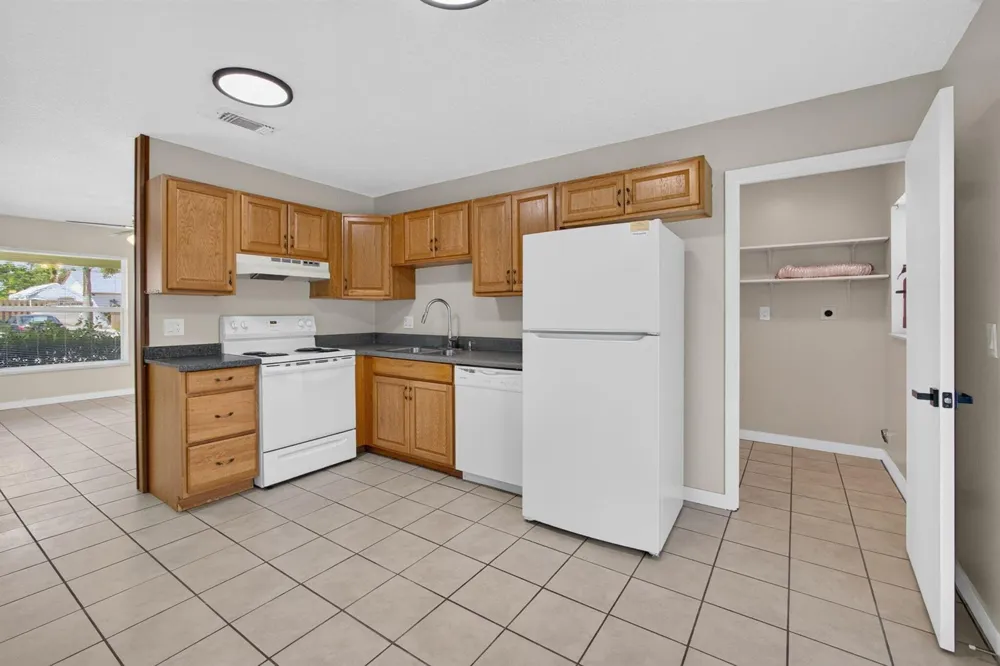 8697 SE HOBE RIDGE AVENUE Hobe Sound, FL 33455