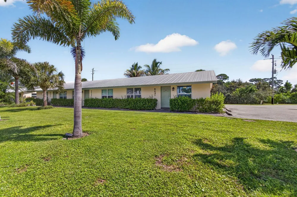 8697 SE HOBE RIDGE AVENUE Hobe Sound, FL 33455
