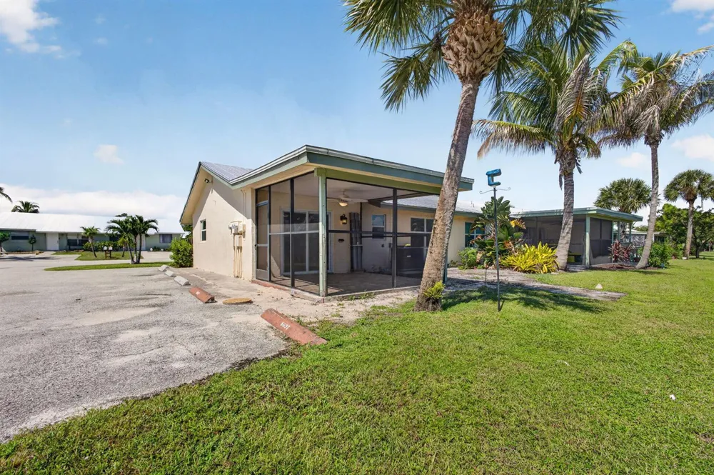 8697 SE HOBE RIDGE AVENUE Hobe Sound, FL 33455