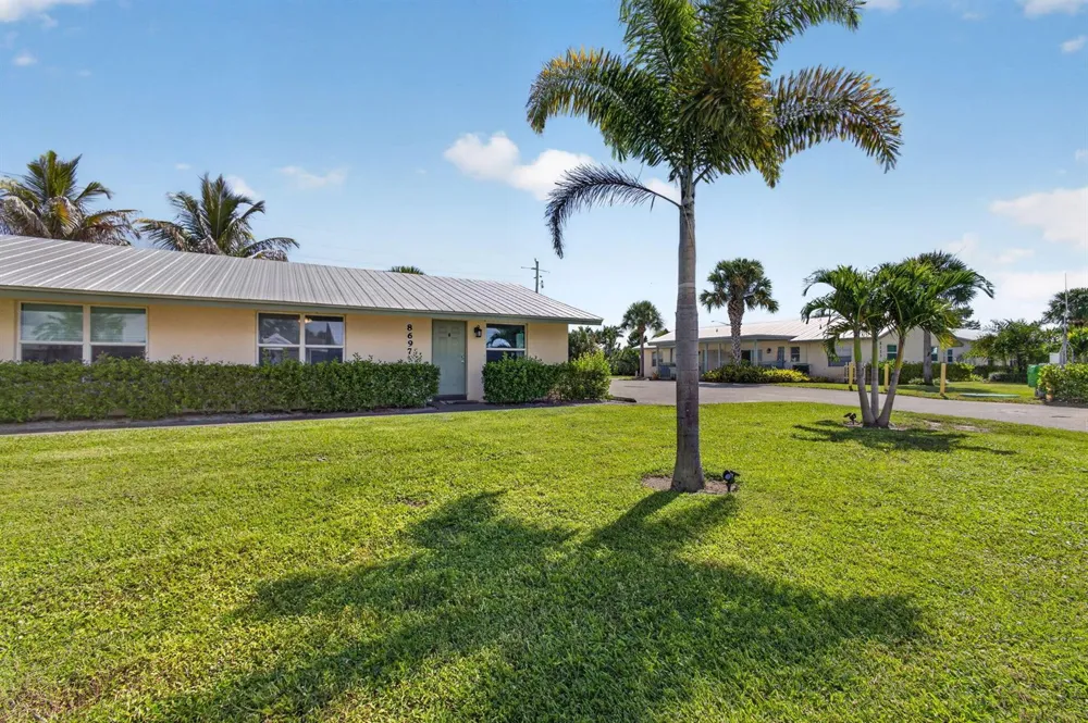 8697 SE HOBE RIDGE AVENUE Hobe Sound, FL 33455