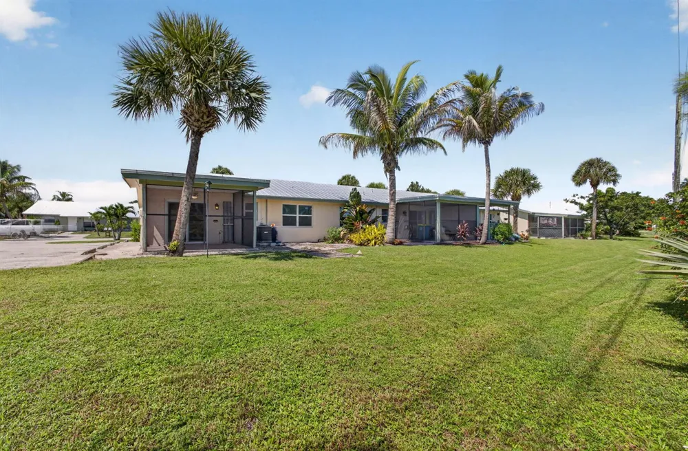 8697 SE HOBE RIDGE AVENUE Hobe Sound, FL 33455