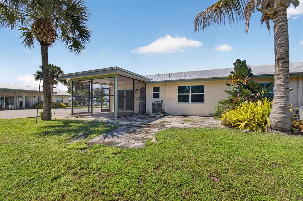 8697 SE HOBE RIDGE AVENUE Hobe Sound, FL 33455