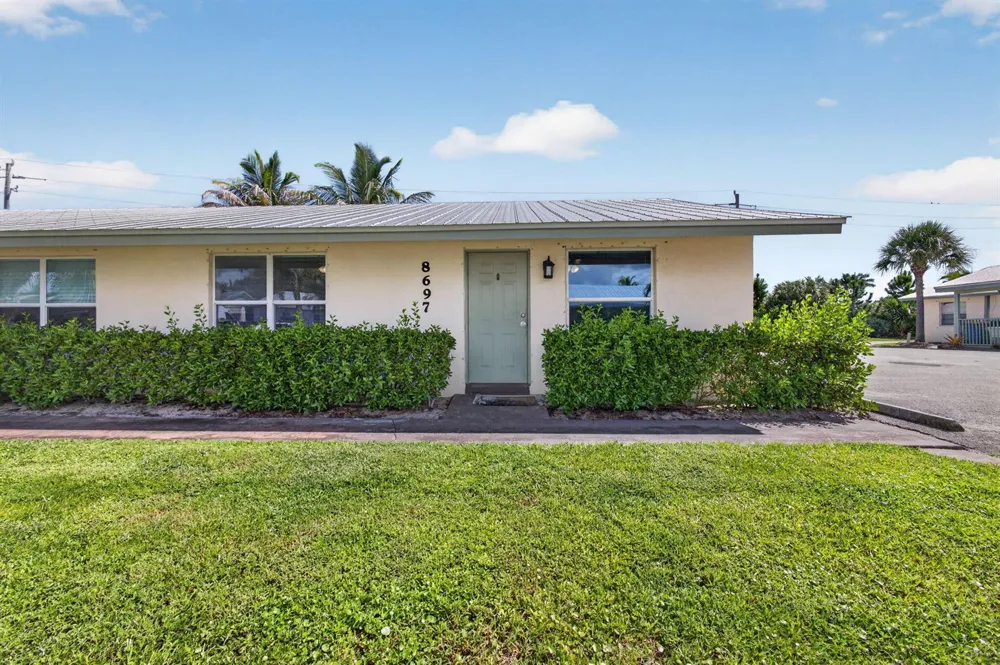 8697 SE HOBE RIDGE AVENUE Hobe Sound, FL 33455