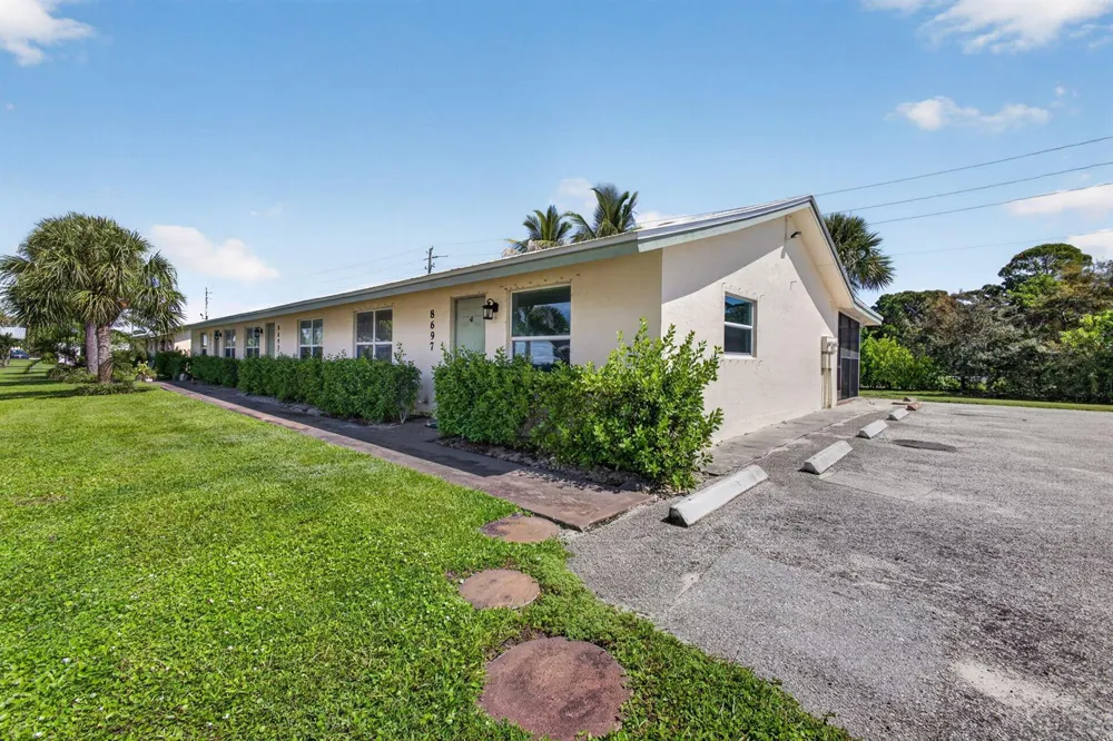 8697 SE HOBE RIDGE AVENUE Hobe Sound, FL 33455