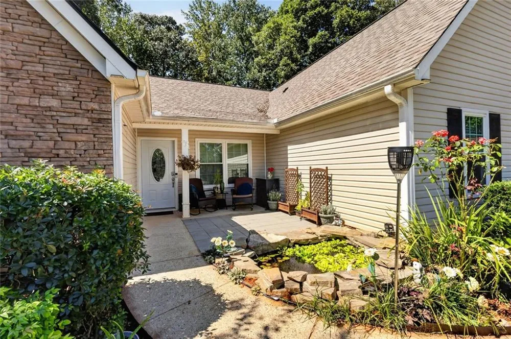 4692 Devencrest Lane Buford, GA 30519