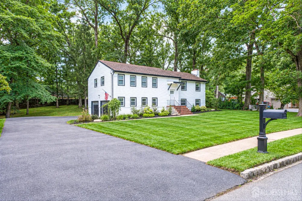 4 Bunker Hill Run East Brunswick, NJ 08816