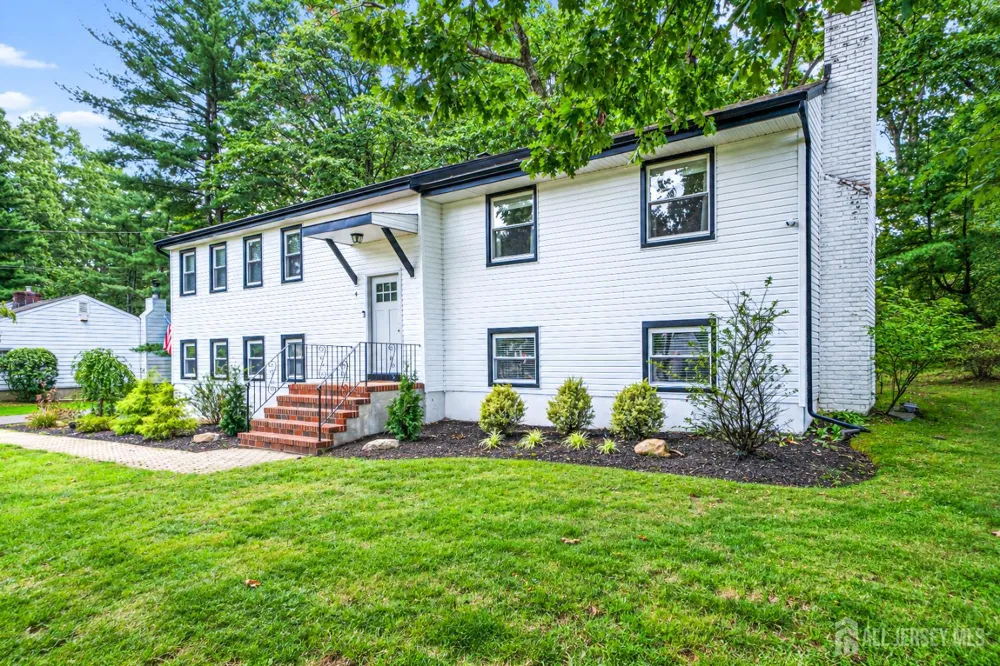 4 Bunker Hill Run East Brunswick, NJ 08816