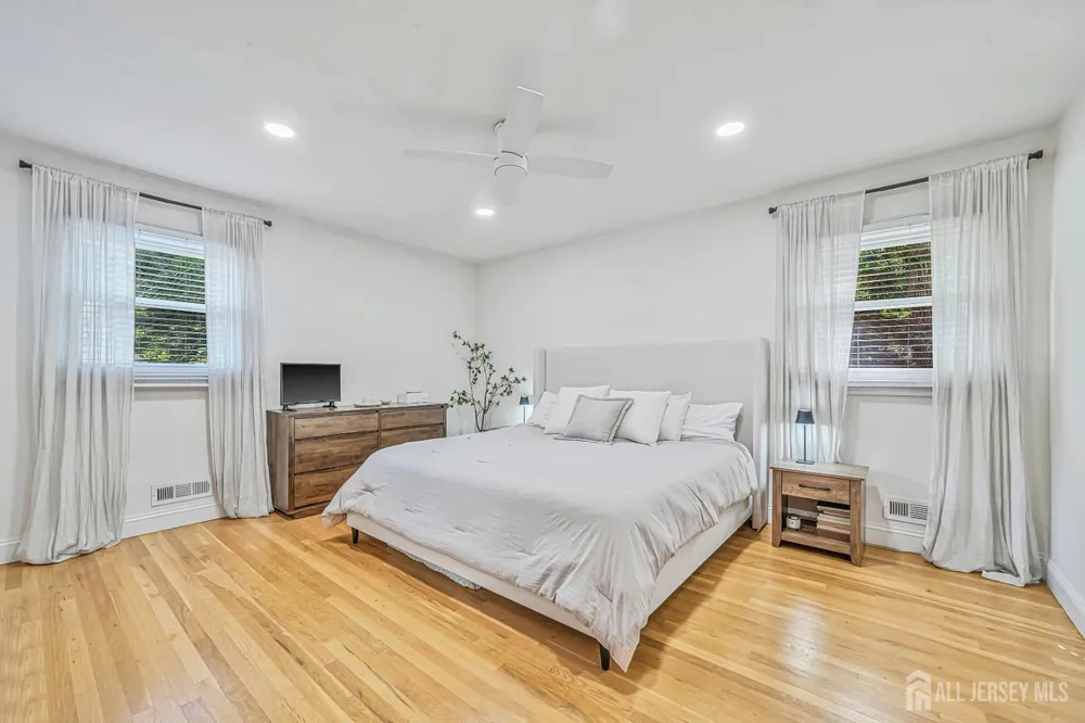 4 Bunker Hill Run East Brunswick, NJ 08816
