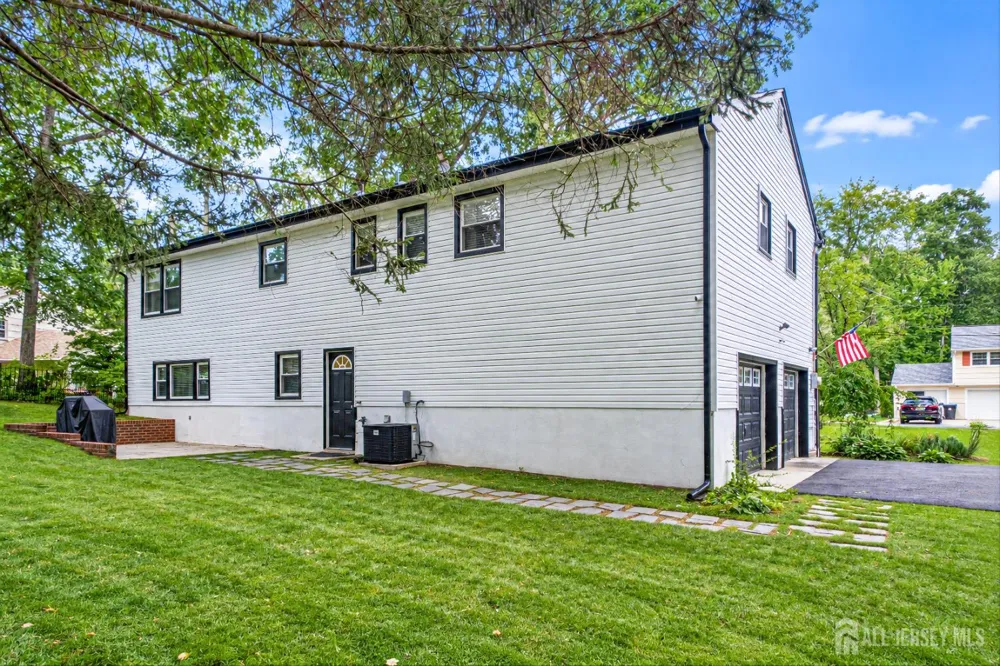 4 Bunker Hill Run East Brunswick, NJ 08816
