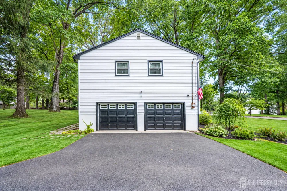 4 Bunker Hill Run East Brunswick, NJ 08816