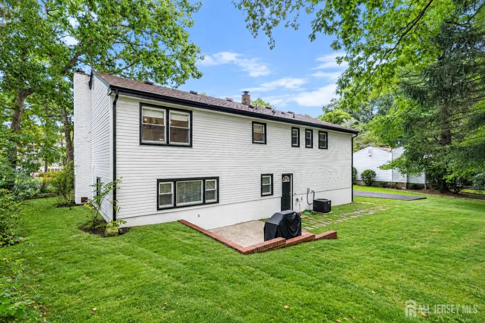 4 Bunker Hill Run East Brunswick, NJ 08816