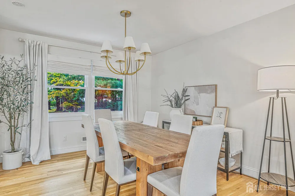 4 Bunker Hill Run East Brunswick, NJ 08816