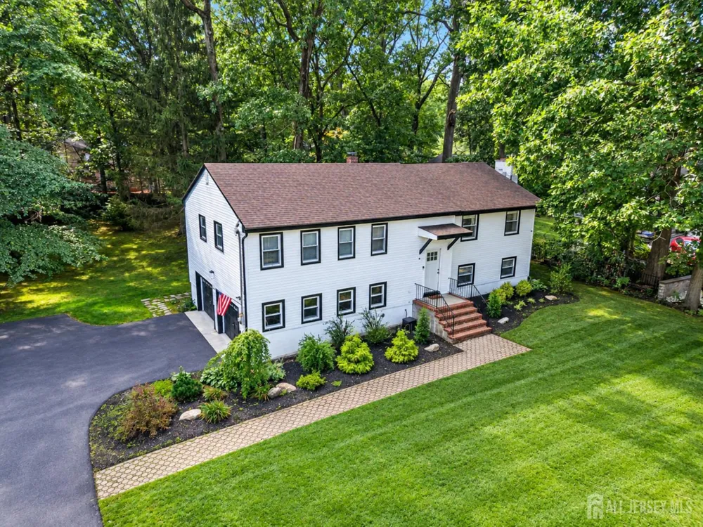 4 Bunker Hill Run East Brunswick, NJ 08816