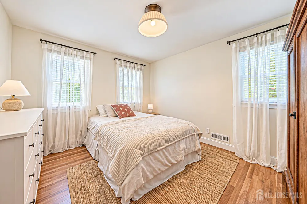 4 Bunker Hill Run East Brunswick, NJ 08816