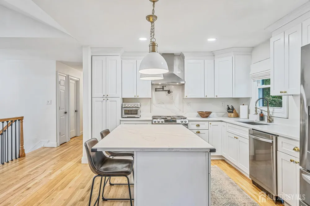 4 Bunker Hill Run East Brunswick, NJ 08816