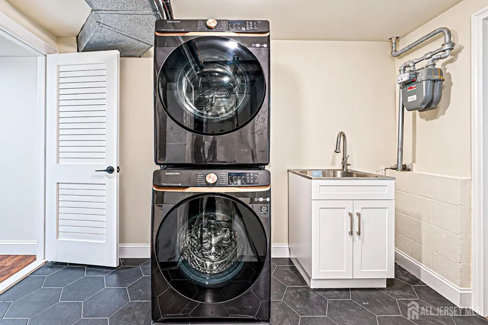 4 Bunker Hill Run East Brunswick, NJ 08816