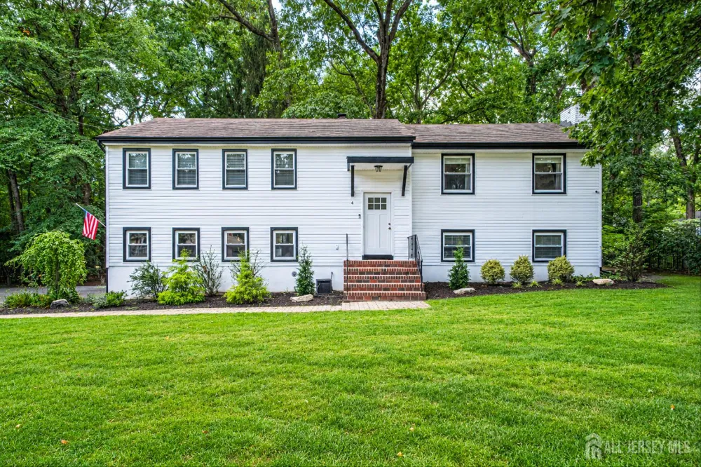 4 Bunker Hill Run East Brunswick, NJ 08816
