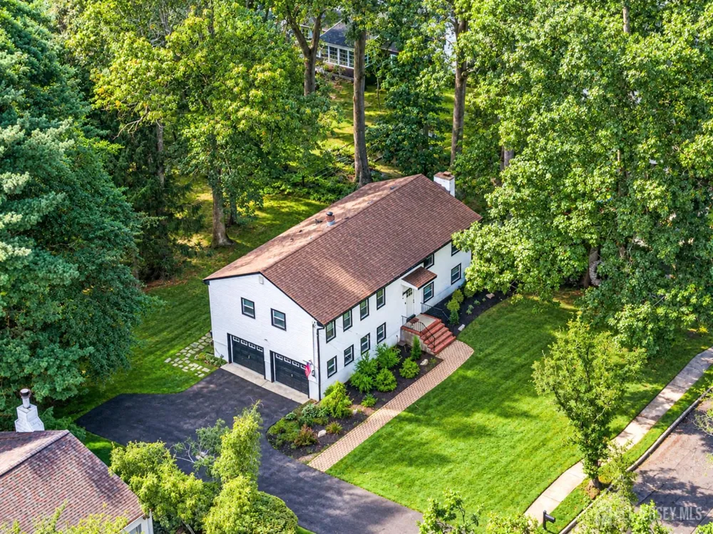 4 Bunker Hill Run East Brunswick, NJ 08816
