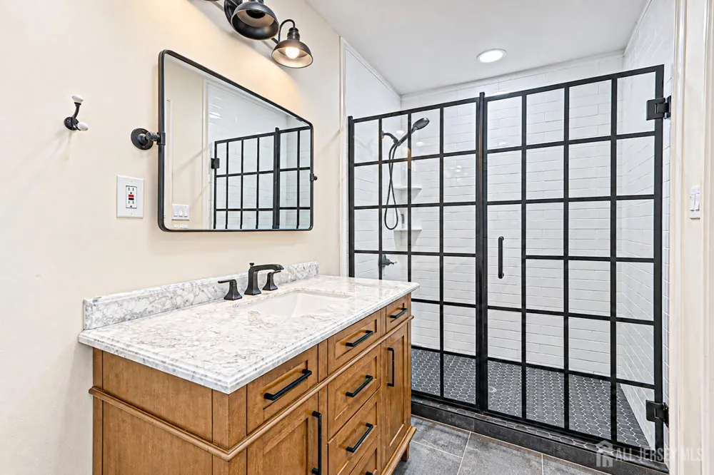 4 Bunker Hill Run East Brunswick, NJ 08816