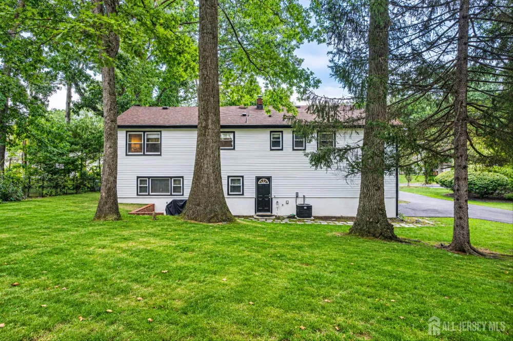 4 Bunker Hill Run East Brunswick, NJ 08816