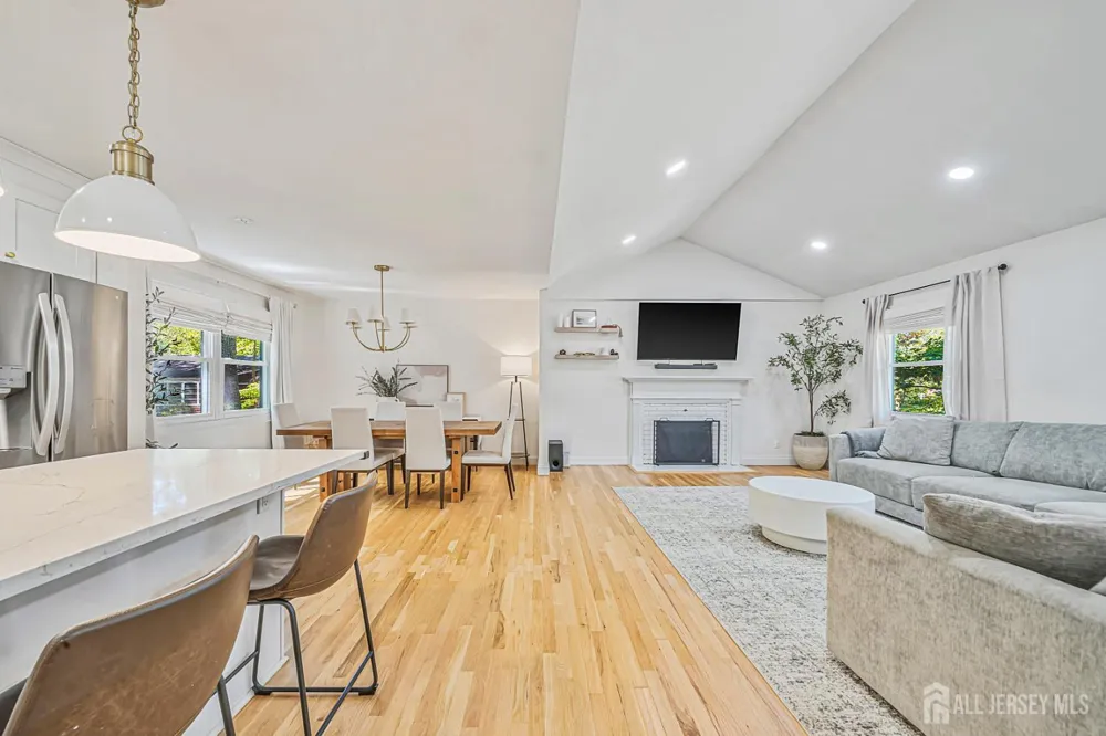 4 Bunker Hill Run East Brunswick, NJ 08816