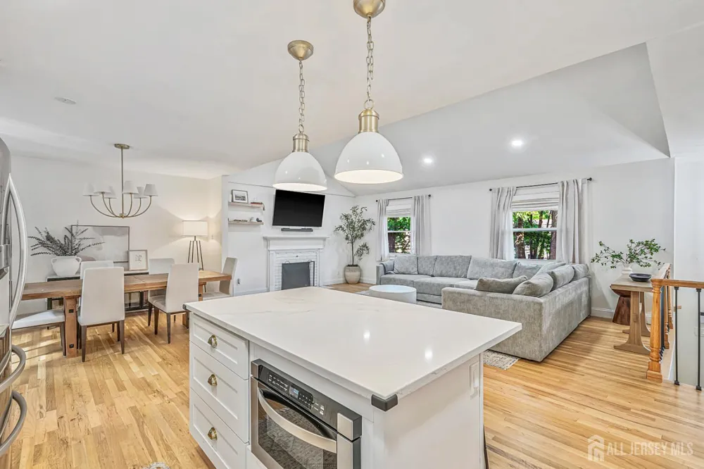 4 Bunker Hill Run East Brunswick, NJ 08816