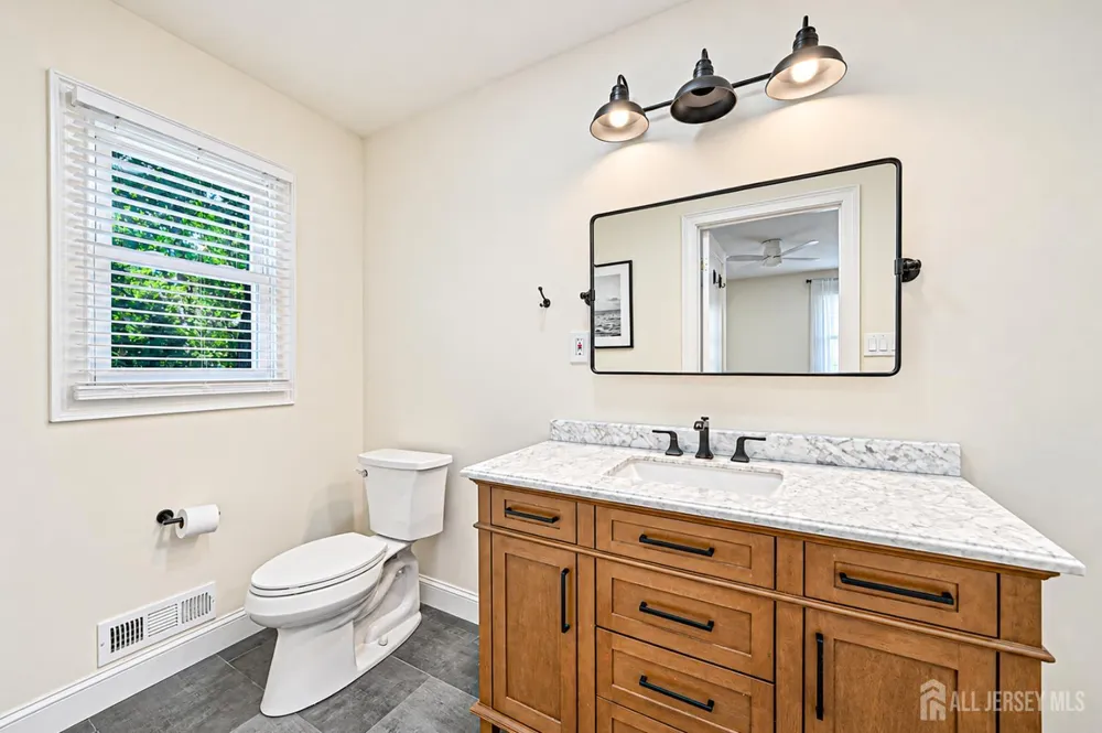 4 Bunker Hill Run East Brunswick, NJ 08816