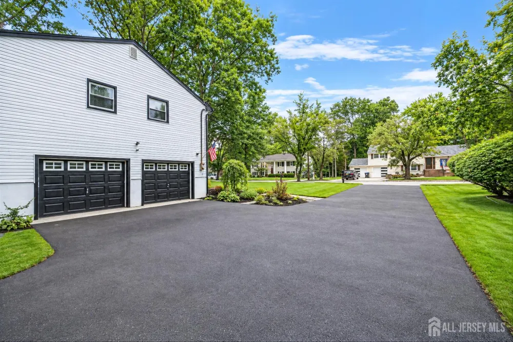 4 Bunker Hill Run East Brunswick, NJ 08816