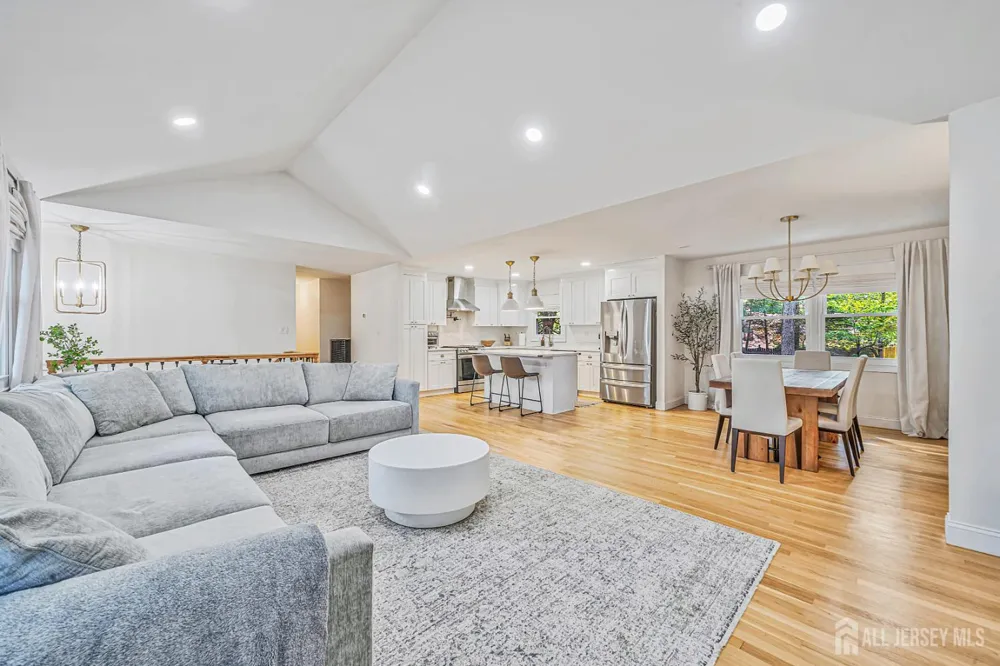 4 Bunker Hill Run East Brunswick, NJ 08816