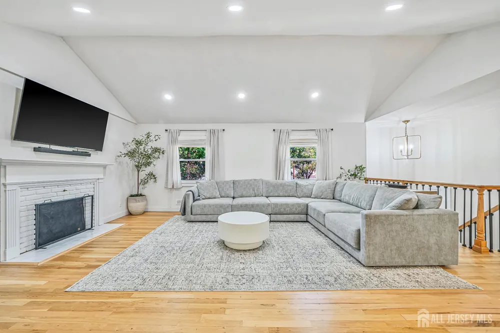 4 Bunker Hill Run East Brunswick, NJ 08816