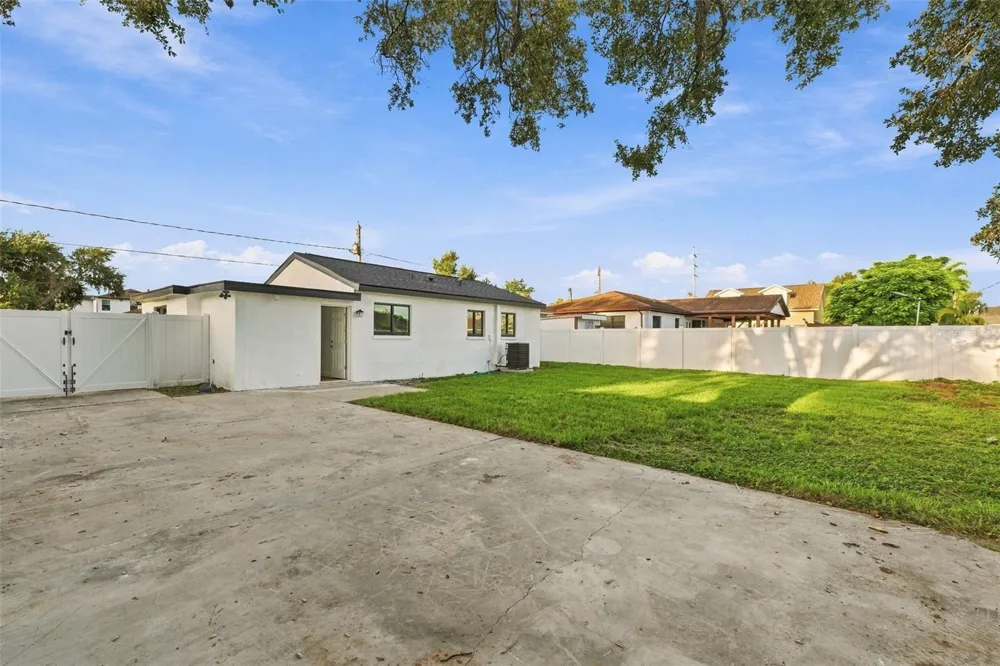 3215 W DEWEY STREET Tampa, FL 33607