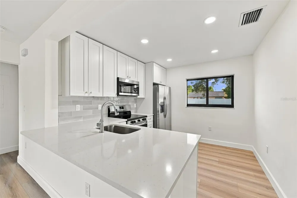 3215 W DEWEY STREET Tampa, FL 33607
