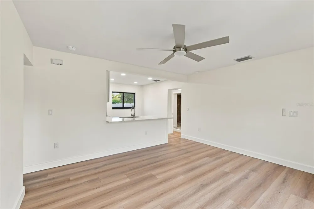 3215 W DEWEY STREET Tampa, FL 33607