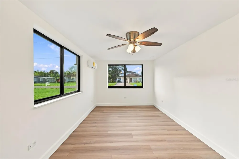 3215 W DEWEY STREET Tampa, FL 33607