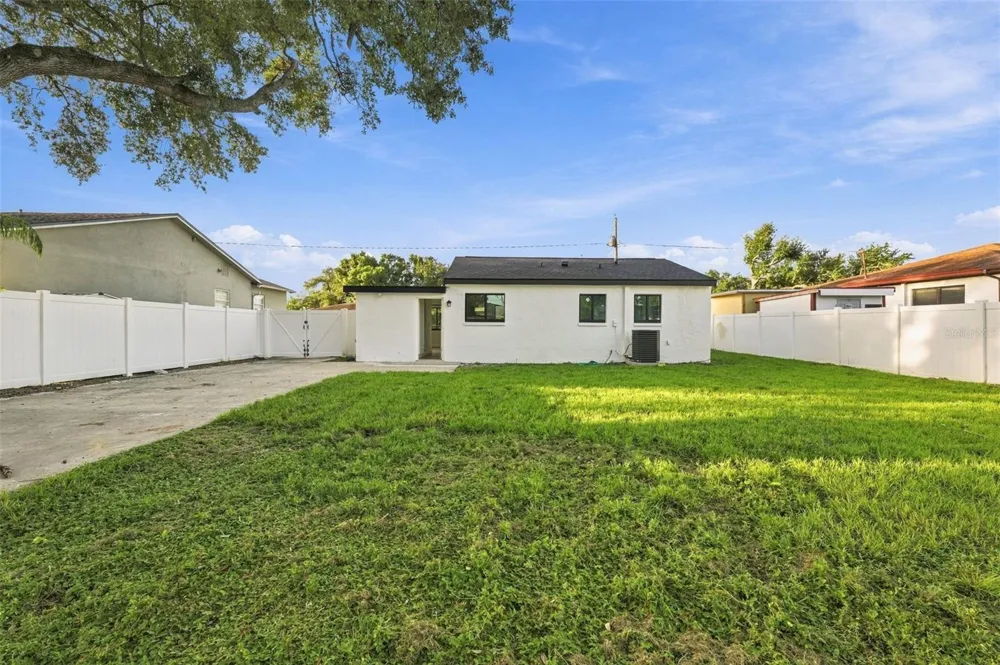 3215 W DEWEY STREET Tampa, FL 33607