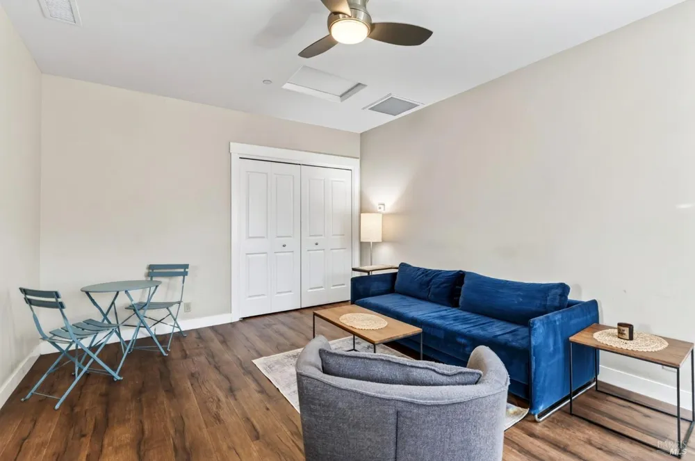 445 Monte Vista Avenue Healdsburg, CA 95448