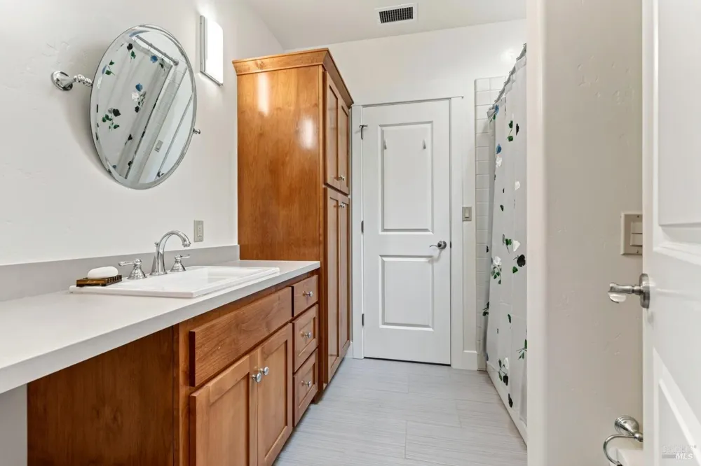 445 Monte Vista Avenue Healdsburg, CA 95448