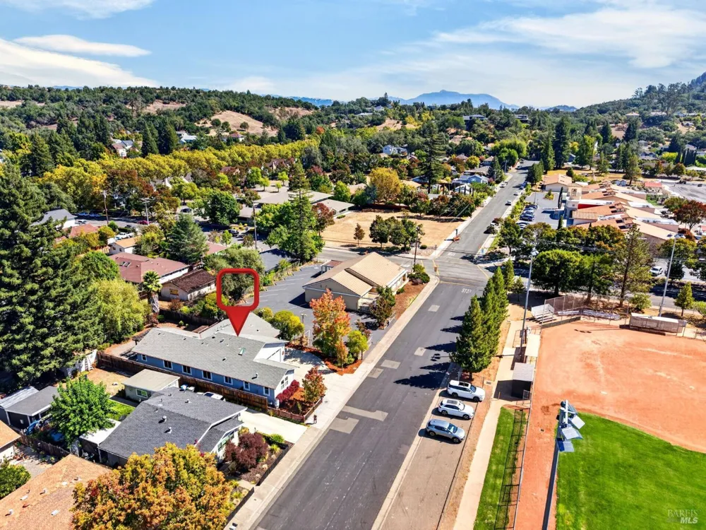 445 Monte Vista Avenue Healdsburg, CA 95448