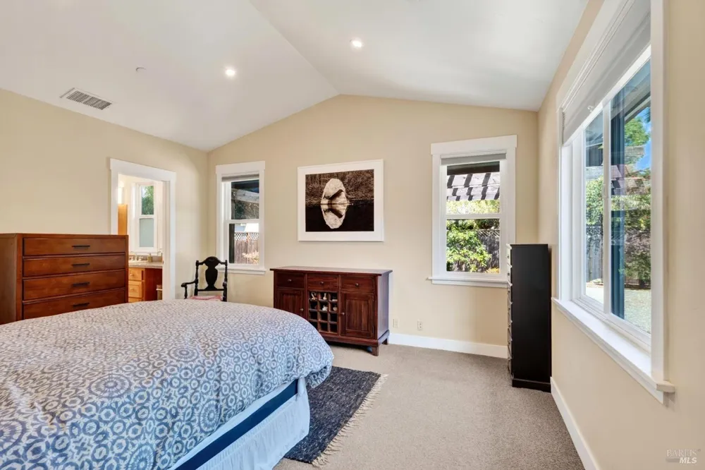 445 Monte Vista Avenue Healdsburg, CA 95448