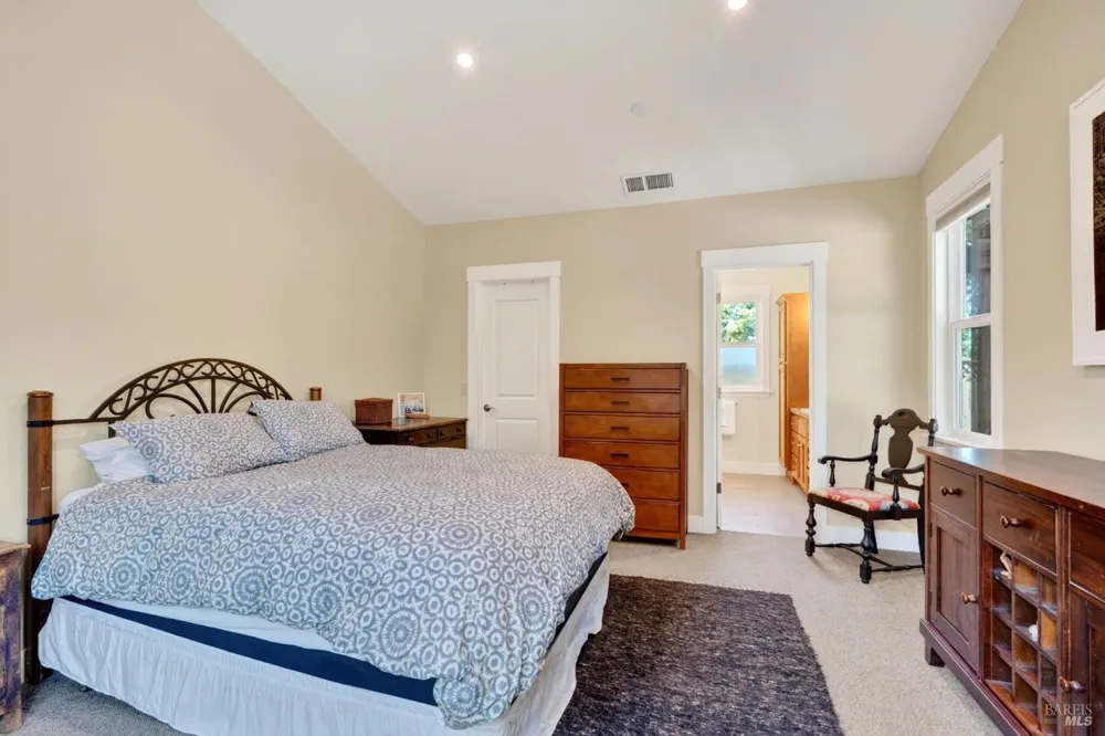 445 Monte Vista Avenue Healdsburg, CA 95448