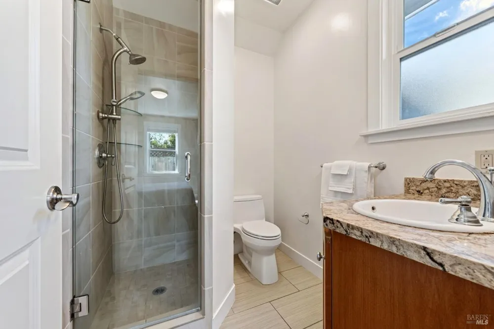 445 Monte Vista Avenue Healdsburg, CA 95448