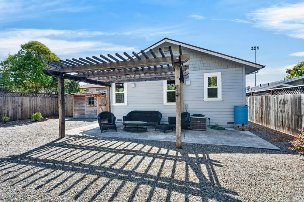 445 Monte Vista Avenue Healdsburg, CA 95448