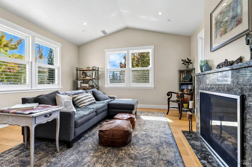 445 Monte Vista Avenue Healdsburg, CA 95448