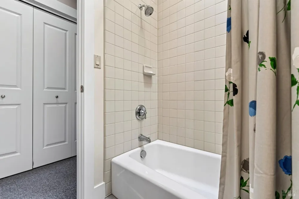 445 Monte Vista Avenue Healdsburg, CA 95448