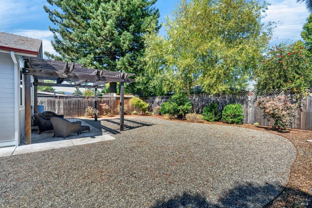 445 Monte Vista Avenue Healdsburg, CA 95448
