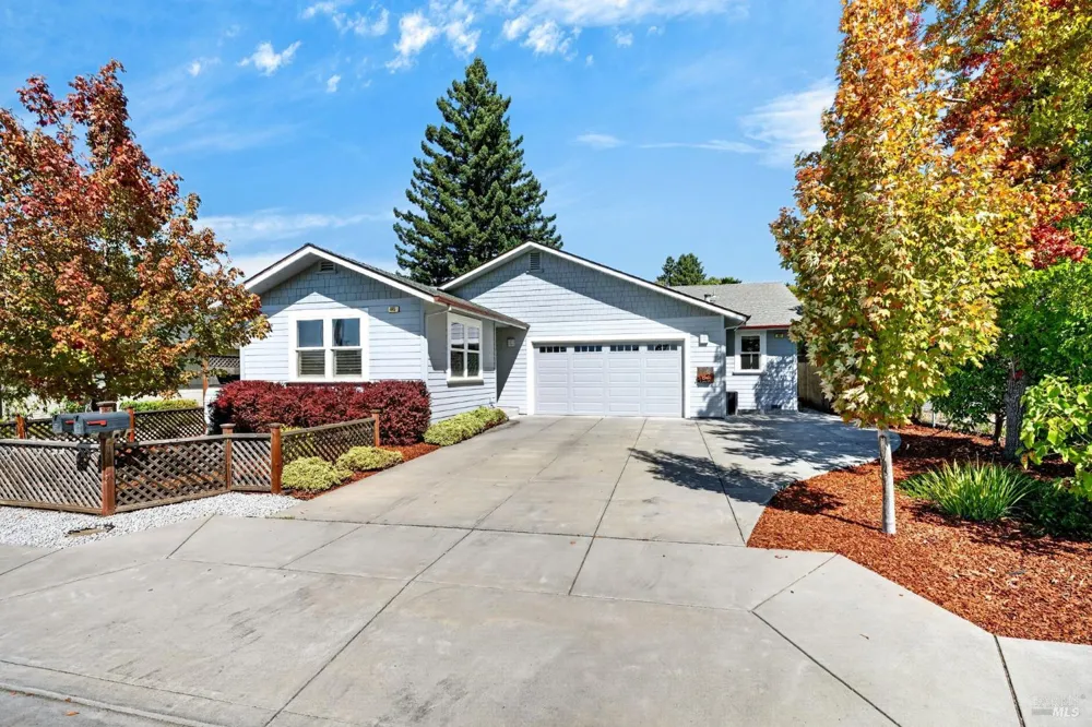 445 Monte Vista Avenue Healdsburg, CA 95448