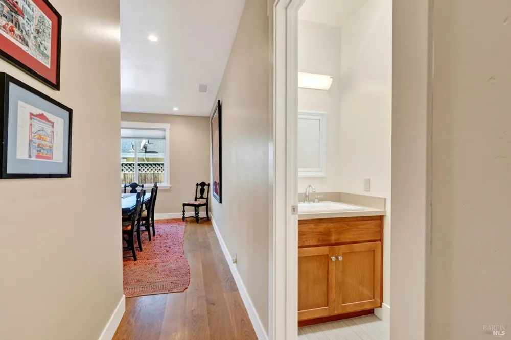 445 Monte Vista Avenue Healdsburg, CA 95448