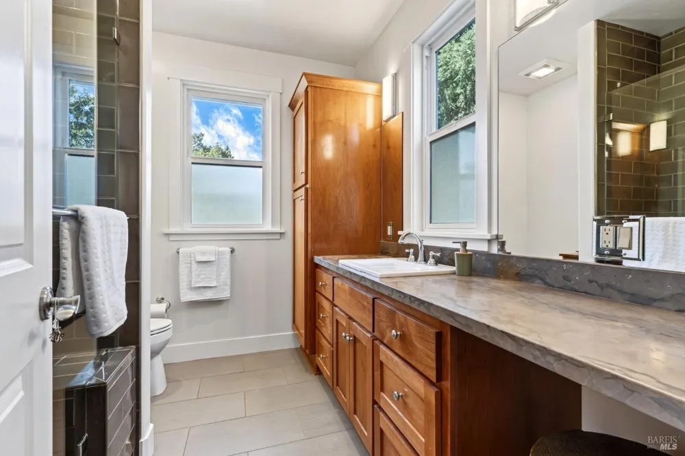 445 Monte Vista Avenue Healdsburg, CA 95448