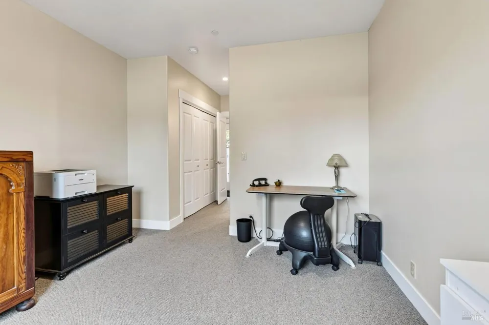 445 Monte Vista Avenue Healdsburg, CA 95448